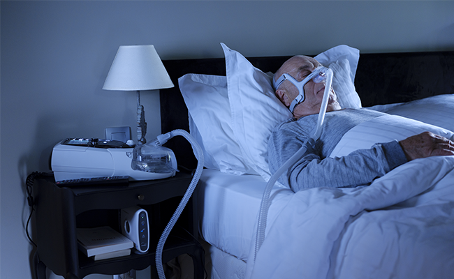 COPD-Mann- schläft-Nicht-invasive-Beatmung