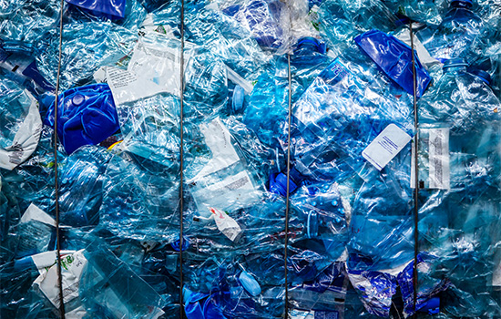 Bild von recycelten Plastikflaschen